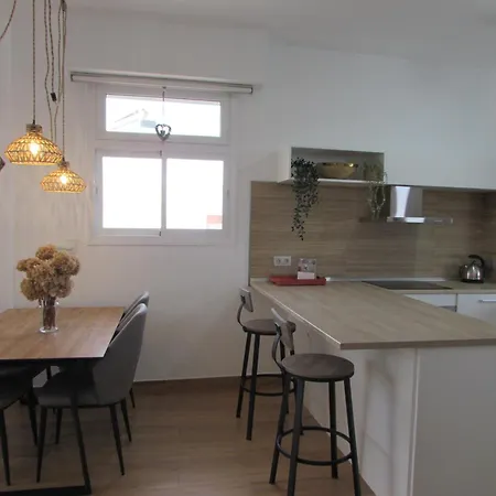 Puerta De Oriente Apartment *